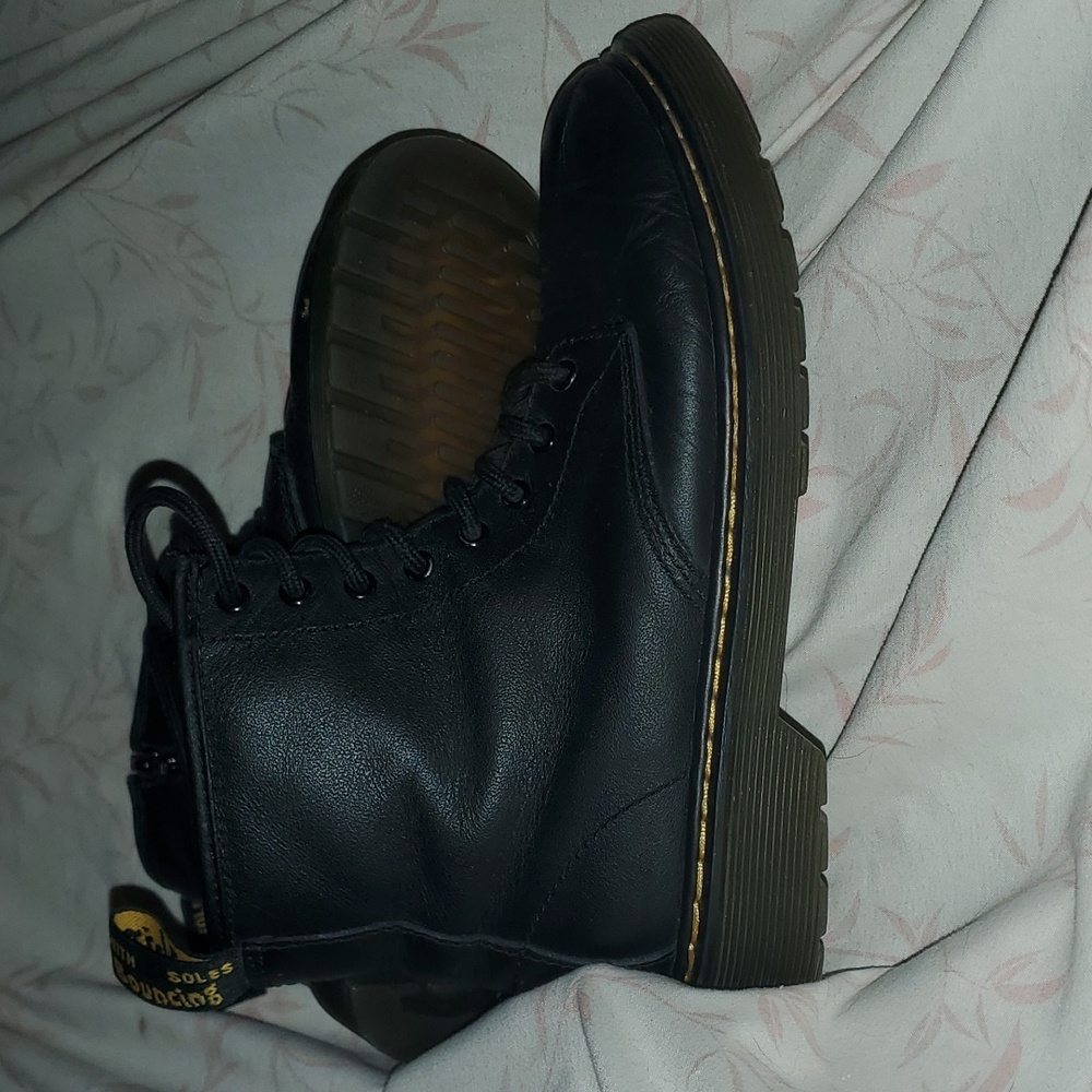 Girls Dr Martens - Picture 4 of 5